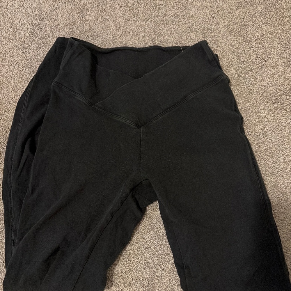 Black VS crossover leggings